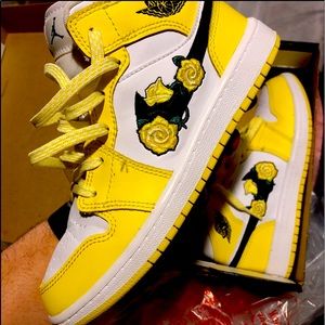Air Jordan 1 Mid Yellow Rose Patch (Size 3W)